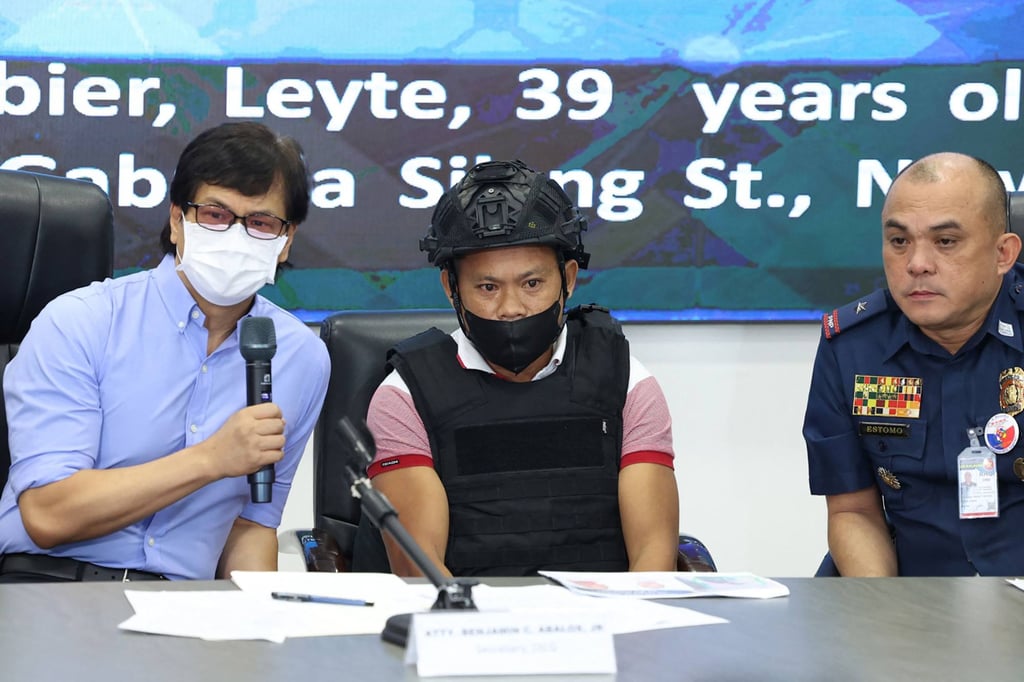 Joel Estorial (centre), the alleged gunman in the killing of Philippine journalist Percival Mabasa, is presented to the media on October 18, 2022. Photo: AFP Joel Estorial (centre), the alleged gunman in the killing of Philippine journalist Percival Mabasa, is presented to the media on October 18, 2022. Photo: AFP
