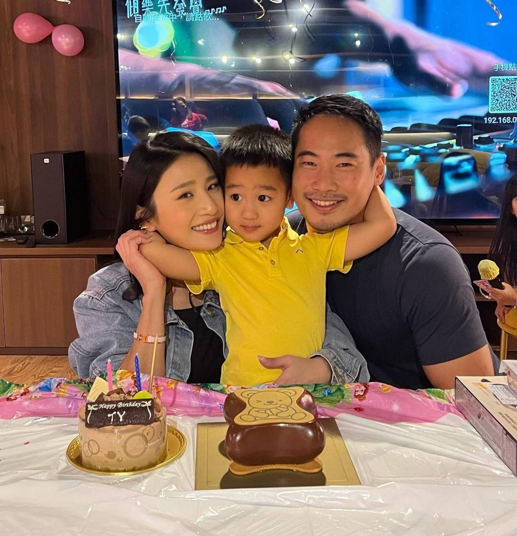 Valerie Lam, aka “Coffee”, with her family. Photo: @coffee89921/Instagram