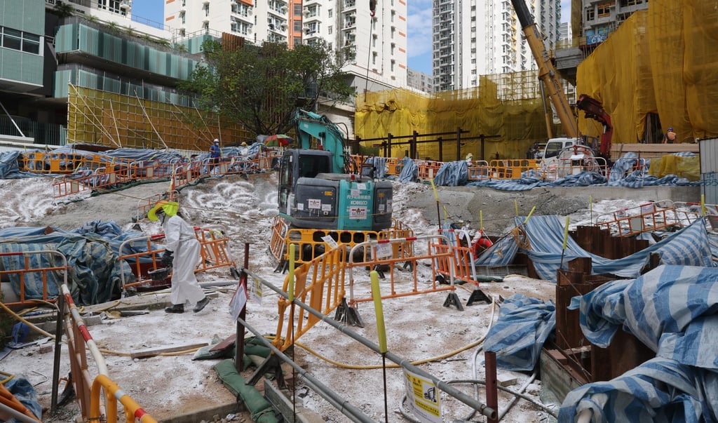 Workers spray disinfectant at the site at Pak Tin Estate in Sham Shui Po. Photo: Yik Yeung-man