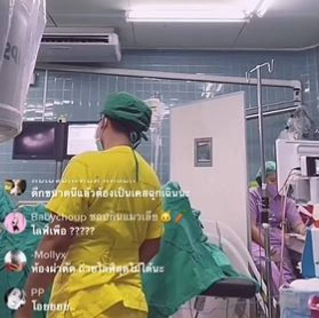 A Thai doctor is under fire for live-streaming a TikTok video while performing surgery in a hospital. Photo: Twitter screengrab A Thai doctor is under fire for live-streaming a TikTok video while performing surgery in a hospital. Photo: Twitter screengrab