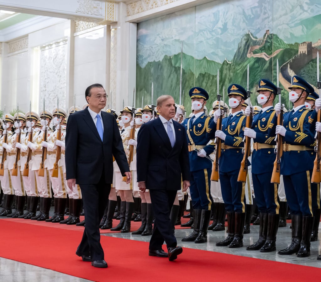 Chinese Premier Li Keqiang accompanies Prime Minister Shehbaz Sharif as he is given a guard of honour, in Beijing on Wednesday. Photo: Xinhua Chinese Premier Li Keqiang accompanies Prime Minister Shehbaz Sharif as he is given a guard of honour, in Beijing on Wednesday. Photo: Xinhua