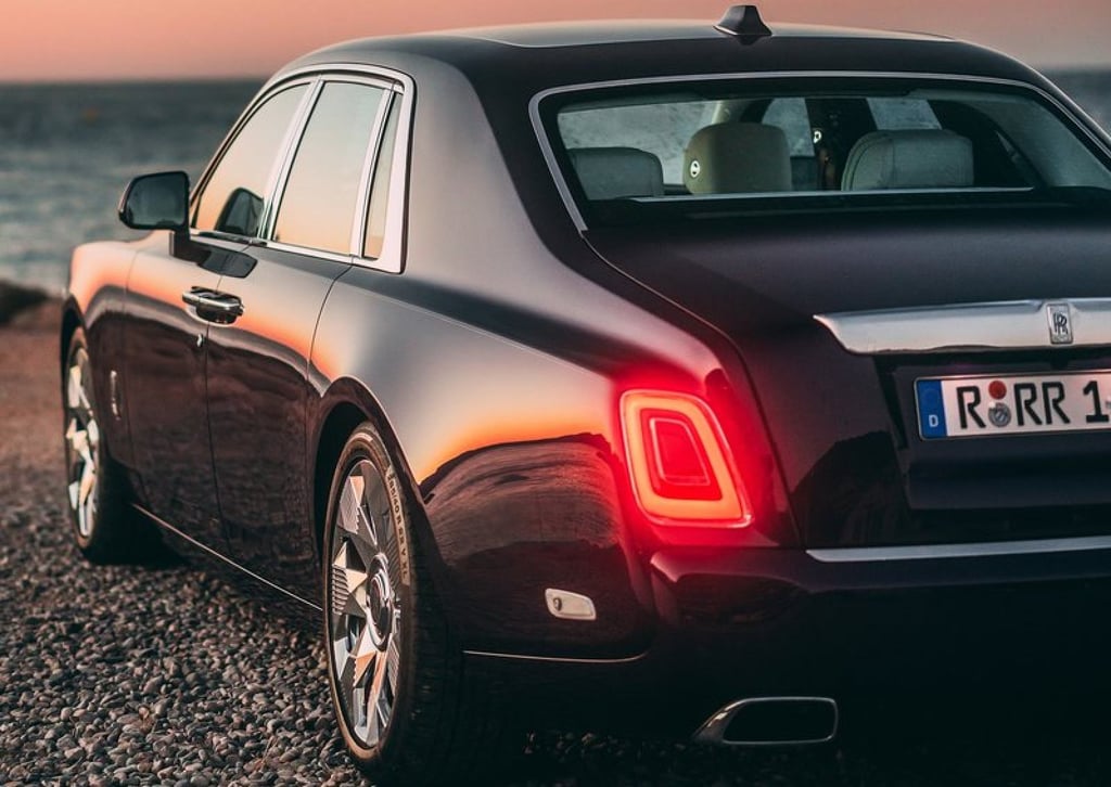 The Rolls-Royce Phantom Series II (2023) has a market price of about US$700,000. The Rolls-Royce Phantom Series II (2023) has a market price of about US$700,000.