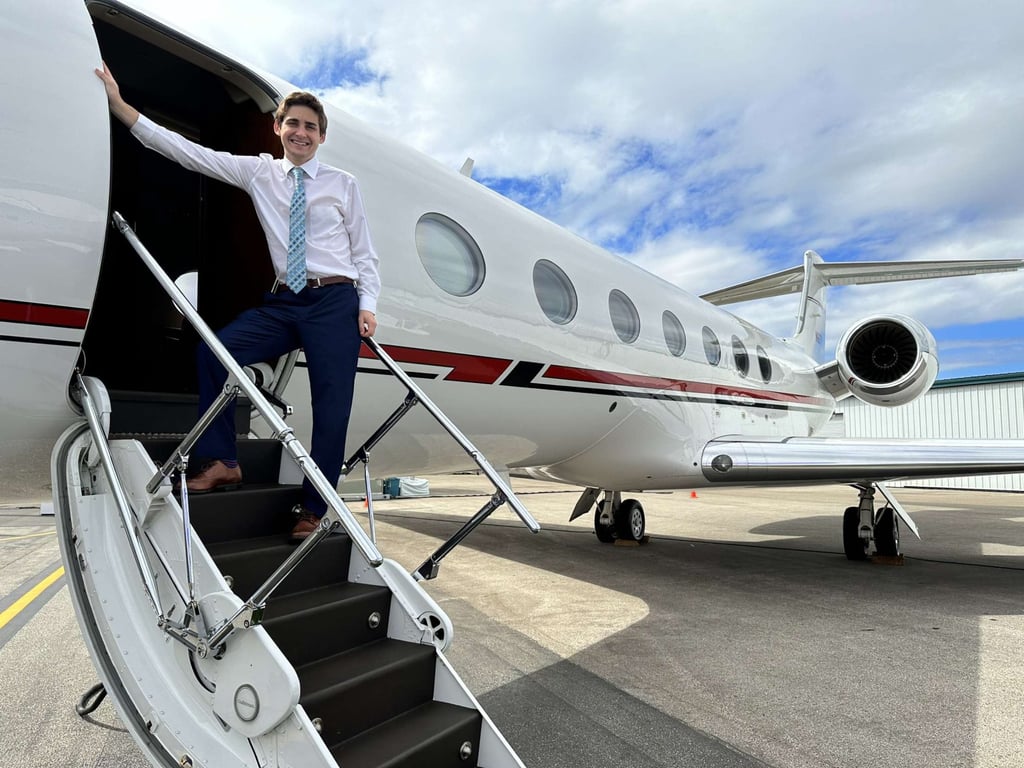 Jack Sweeney publicly tracks Elon Musk’s Gulfstream 650ER. Photo: @JxckSweeney/Twitter Jack Sweeney publicly tracks Elon Musk’s Gulfstream 650ER. Photo: @JxckSweeney/Twitter