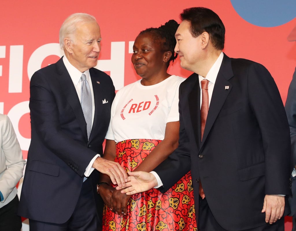 Biden speaking with South Korean President Yoon Suk-yeol after a conference of the Global Fund on September 21 in New York. Photo: EPA-EFE/YONHAP Biden speaking with South Korean President Yoon Suk-yeol after a conference of the Global Fund on September 21 in New York. Photo: EPA-EFE/YONHAP