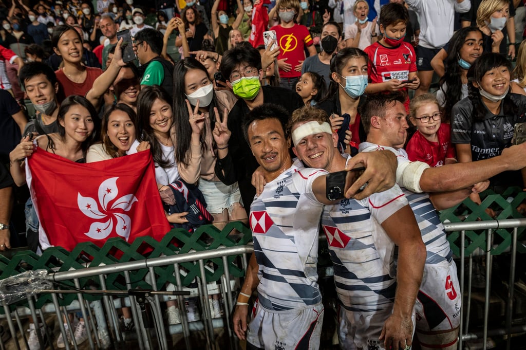 Players from Hong Kong pose for selfies with fans during the second day of the Hong Kong Sevens. Photo: AP Players from Hong Kong pose for selfies with fans during the second day of the Hong Kong Sevens. Photo: AP