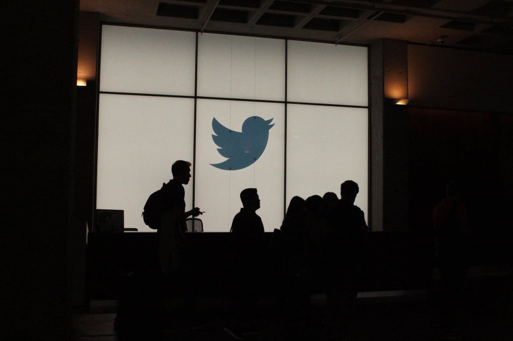 Employees walk past a lighted Twitter logo as they leave the company’s headquarters in San Francisco on Aug. 13, 2019. Photo: AFP/Getty Images/TNS