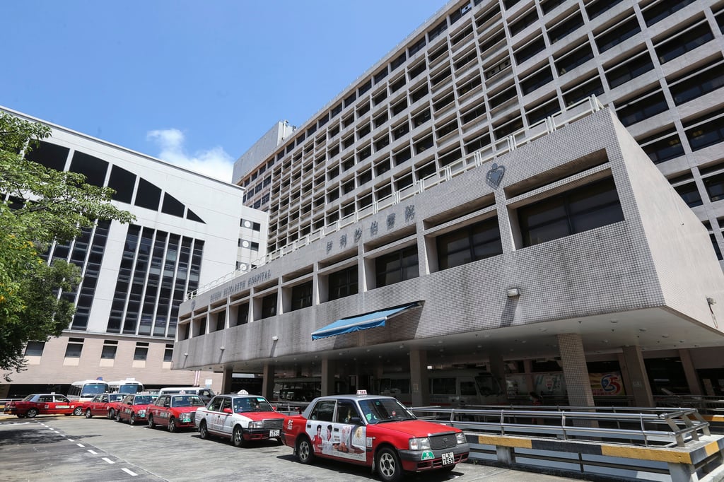 The construction worker was taken to Queen Elizabeth Hospital, where he was later certified dead. Photo: Dickson Lee