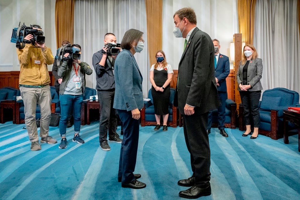 Taiwanese President Tsai Ing-wen greets British trade minister Greg Hands at the Presidential Office in Taipei on Wednesday. Photo: Taiwan Presidential Office via AP Taiwanese President Tsai Ing-wen greets British trade minister Greg Hands at the Presidential Office in Taipei on Wednesday. Photo: Taiwan Presidential Office via AP