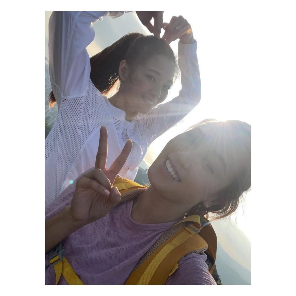 Koni Lui and Andrea So going hiking. Photo: @konniecrab/Instagram Koni Lui and Andrea So going hiking. Photo: @konniecrab/Instagram