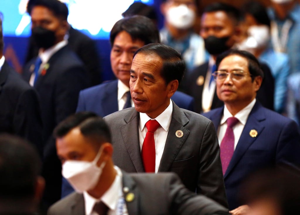 Indonesia’s President Joko Widodo (C) and Vietnam’s Prime Minister Pham Minh Chinh (R) attend the Asean Summit in Cambodia. Photo: EPA-EFE Indonesia’s President Joko Widodo (C) and Vietnam’s Prime Minister Pham Minh Chinh (R) attend the Asean Summit in Cambodia. Photo: EPA-EFE
