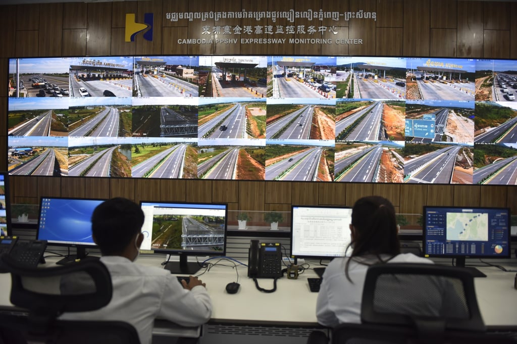 Staff monitor traffic on the new Phnom Penh-Sihanoukville road. Photo: Xinhua Staff monitor traffic on the new Phnom Penh-Sihanoukville road. Photo: Xinhua