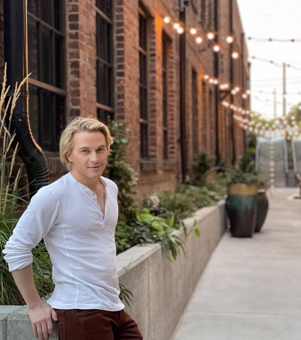 Ronan Farrow has openly criticised his father, Woody Allen. Photo: @ronanfarrow/Instagram