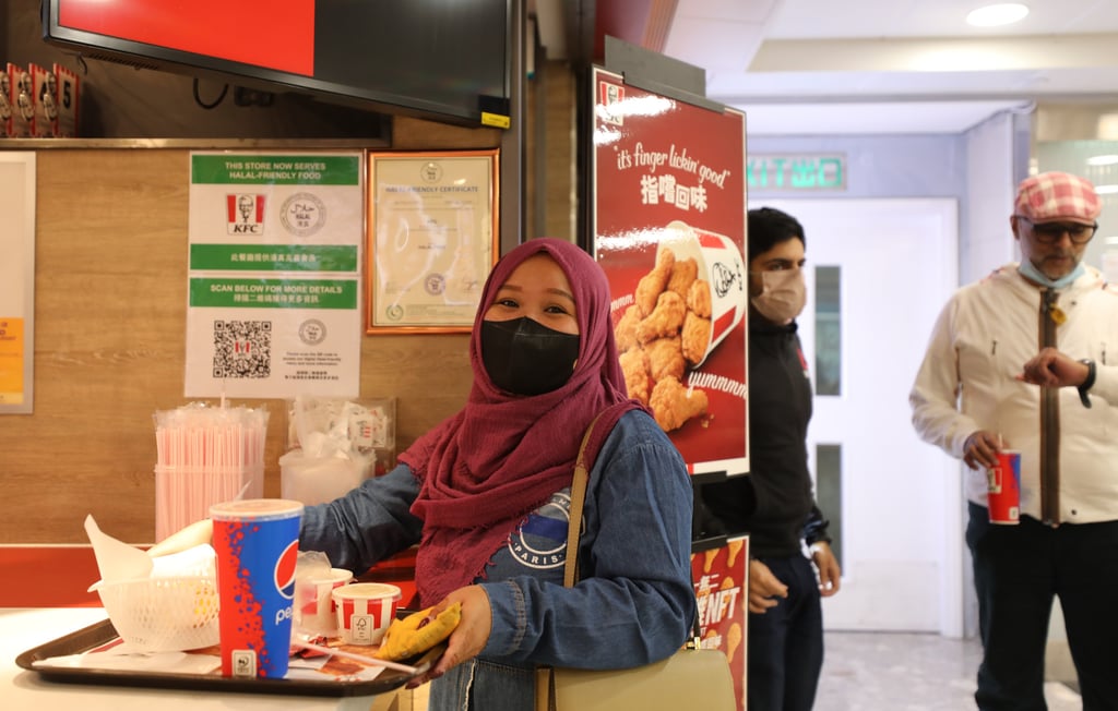 Pipin buys her first halal-certified KFC meal in Jordan. Photo: Xiaomei Chen Pipin buys her first halal-certified KFC meal in Jordan. Photo: Xiaomei Chen