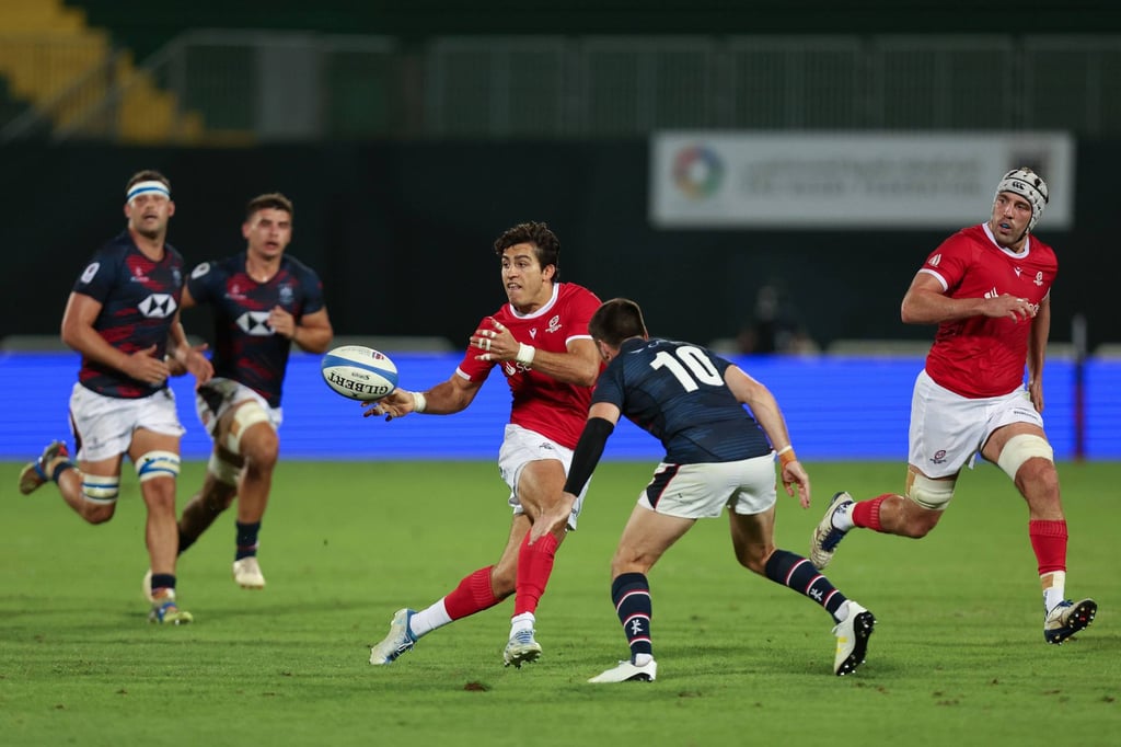 Tomas Appleton of Portugal offloads the ball while under pressure from Gregor McNeish of Hong Kong. Photo: World Rugby via Getty Images