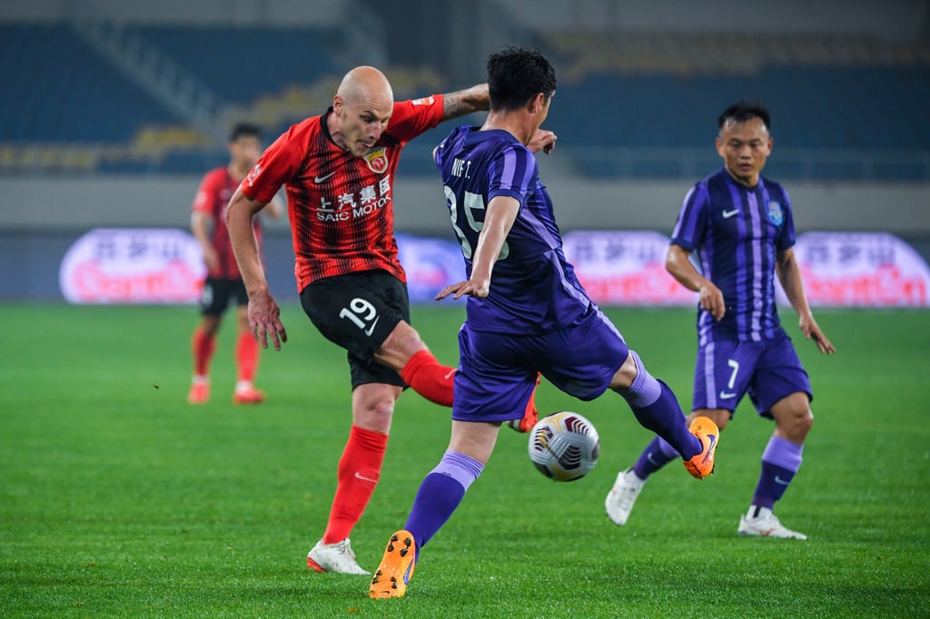 Aaron Mooy (left) during his time with Shanghai Port FC. Photo: Xinhua Aaron Mooy (left) during his time with Shanghai Port FC. Photo: Xinhua
