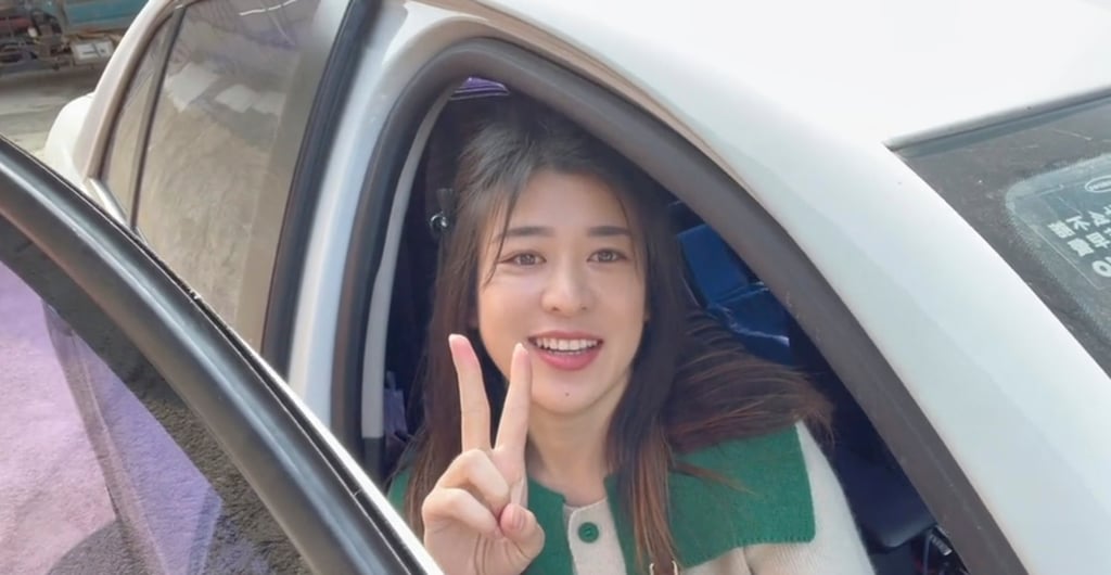 Guan sets off in her car on a one-woman, Good Samaritan mission to visit lonely elderly people. Photo: Douyin Guan sets off in her car on a one-woman, Good Samaritan mission to visit lonely elderly people. Photo: Douyin
