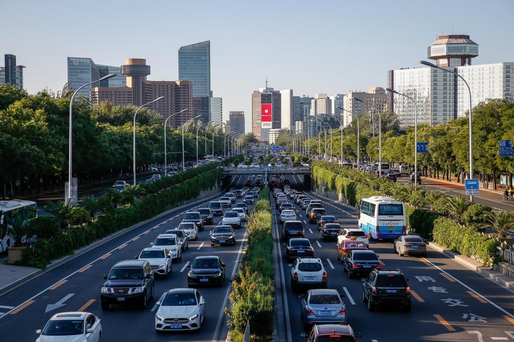 Vehicles maneuver in traffic in Beijing on August 9, 2022. Domestic EV makers will need only one-third of the EV batteries produced by domestic battery makers in 2025, according to a report in a newspaper run by the State Council. Photo: EPA-EFE