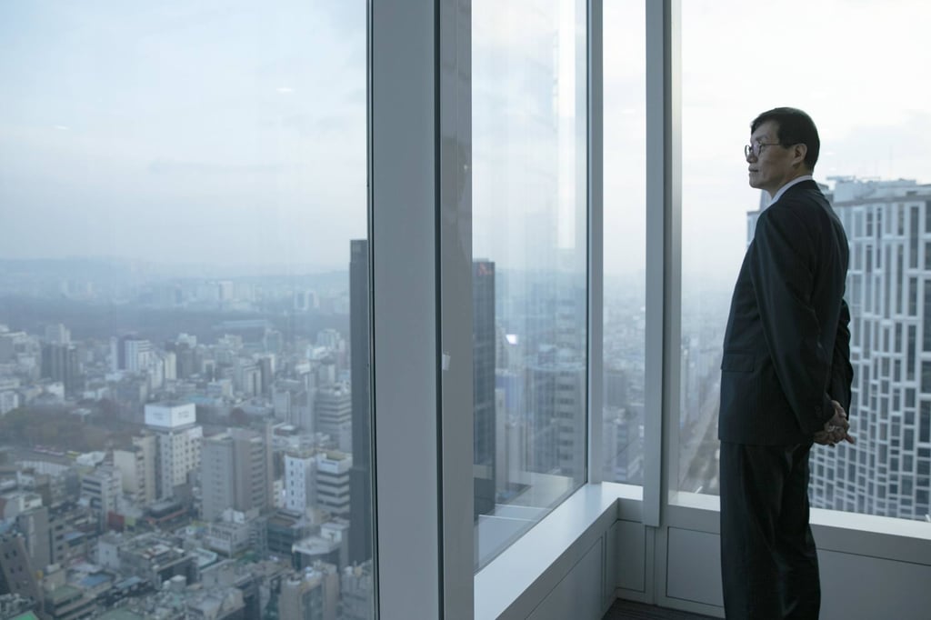 Rhee Chang-yong, governor of the Bank of Korea, looks out over the skyline of Seoul. Photo: Bloomberg