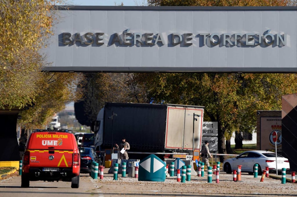 Military police stand guard at the main entrance of the Spanish air force base near Madrid after security forces found a “suspect” package, a day after a letter bomb exploded at Ukraine’s embassy in the Spanish capital. Photo: AFP Military police stand guard at the main entrance of the Spanish air force base near Madrid after security forces found a “suspect” package, a day after a letter bomb exploded at Ukraine’s embassy in the Spanish capital. Photo: AFP
