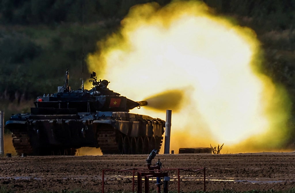 T-72 B3 tank operated by a crew from Vietnam fires during the Tank Biathlon competition at the International Army Games 2022 outside Moscow on August 16. Photo: Reuters/File