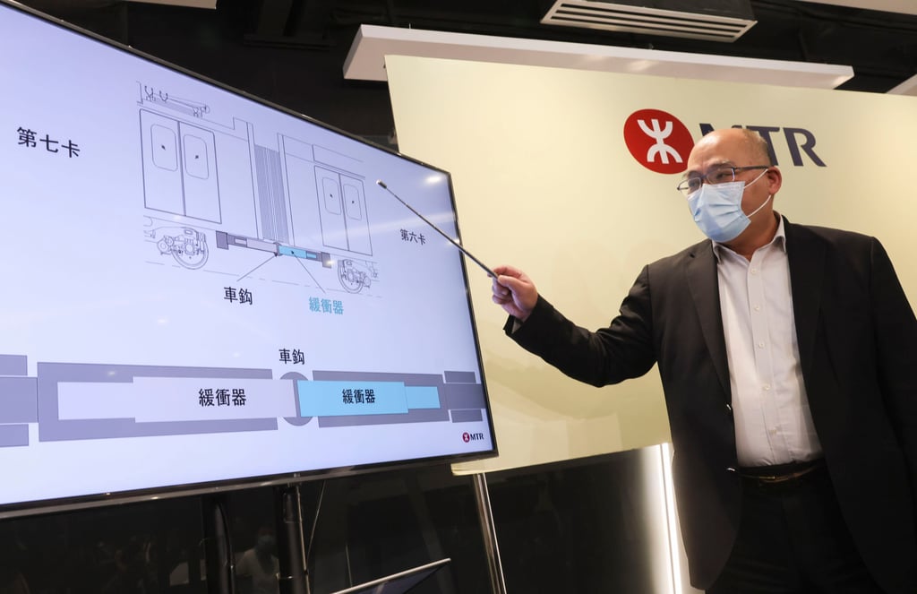 Tony Lee, operations director for the MTR Corp, provides a detailed explanation of Monday’s incident. Photo: Dickson Lee Tony Lee, operations director for the MTR Corp, provides a detailed explanation of Monday’s incident. Photo: Dickson Lee