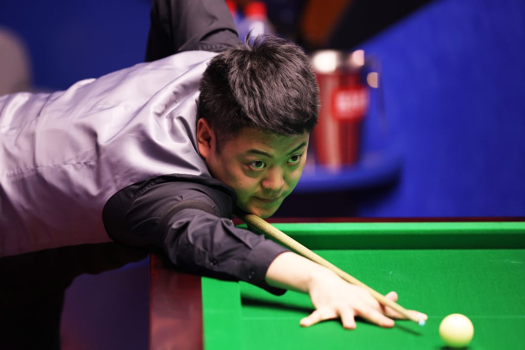 Liang Wenbo plays a shot during the Betfred World Snooker Championship against Neil Robertson at Crucible Theatre on April 17, 2021 in Sheffield, England. Photo: Getty Images