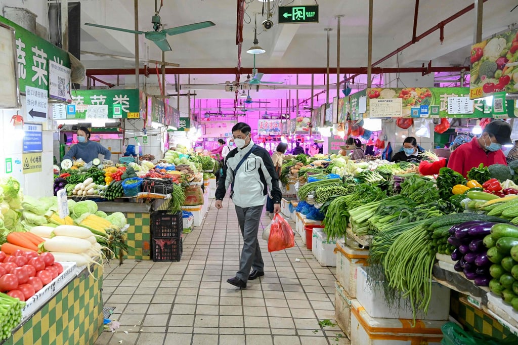 A man shops for food at a market in Haizhu district of Guangzhou city, in China’s southern Guangdong province, on December 1, 2022. Photo: CNS/AFP