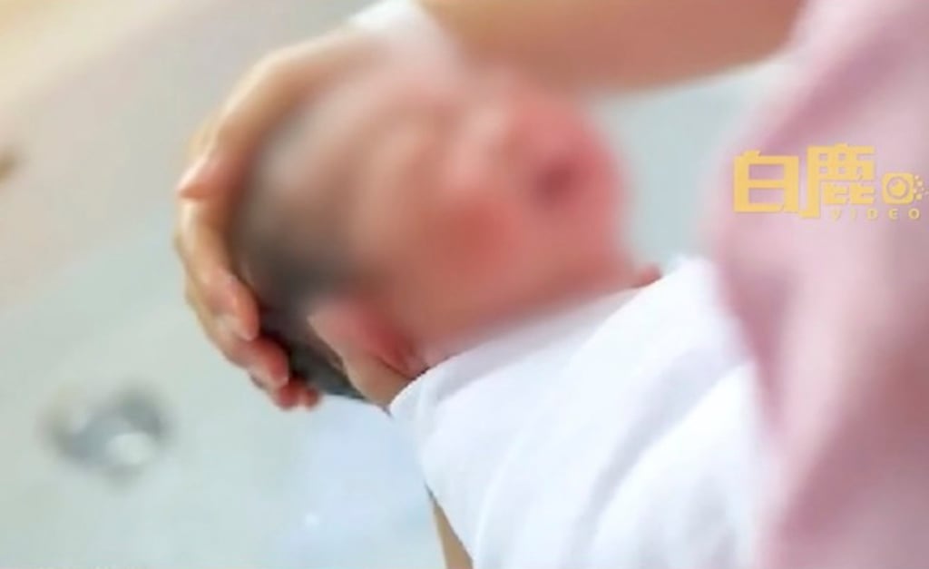 ‘If babies are fed something other than breast milk or formula, they may develop a nutrition imbalance or have an anaphylactic reaction in their digestive system.’ Photo: Weibo