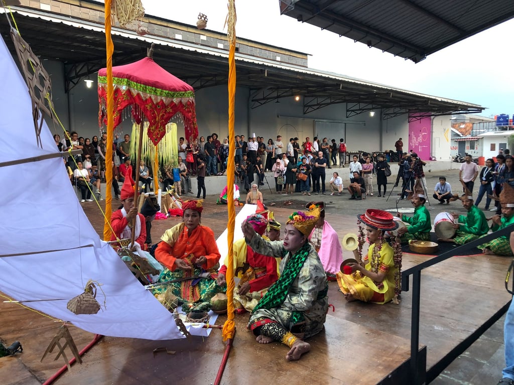Bissu take part in a community ritual during the Jakarta Biennale, Indonesia in November 2017. Photo: Enid Tsui Bissu take part in a community ritual during the Jakarta Biennale, Indonesia in November 2017. Photo: Enid Tsui