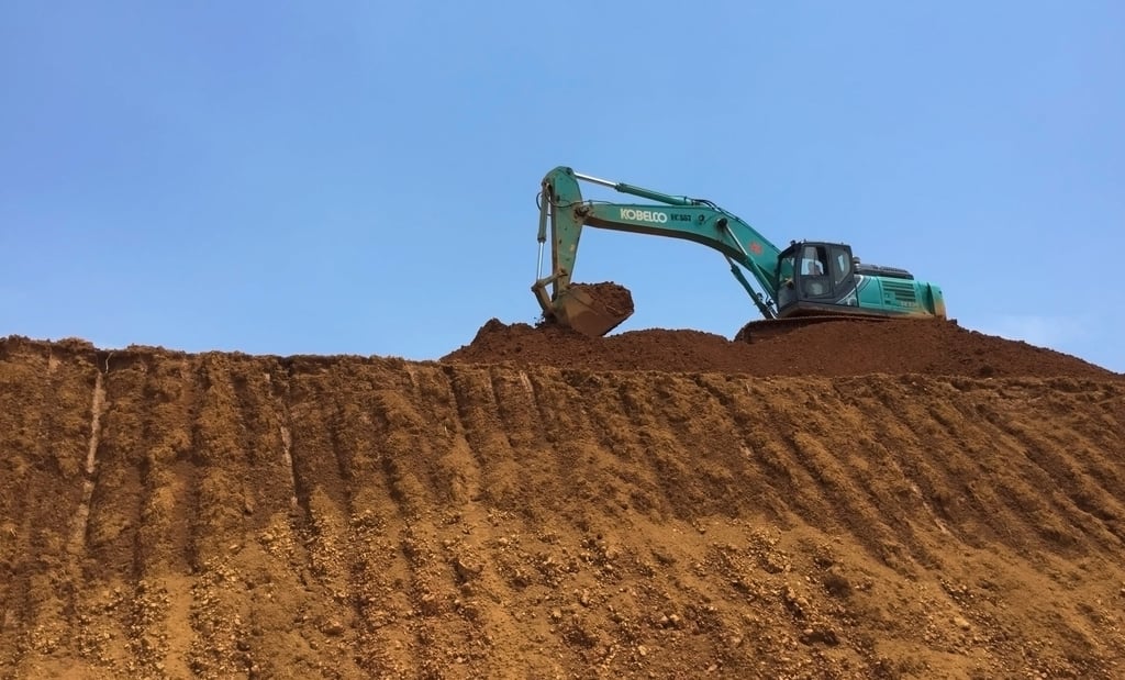 A tractor at a bauxite mining site in West Kalimantan, Indonesia. Photo: Shutterstock/File