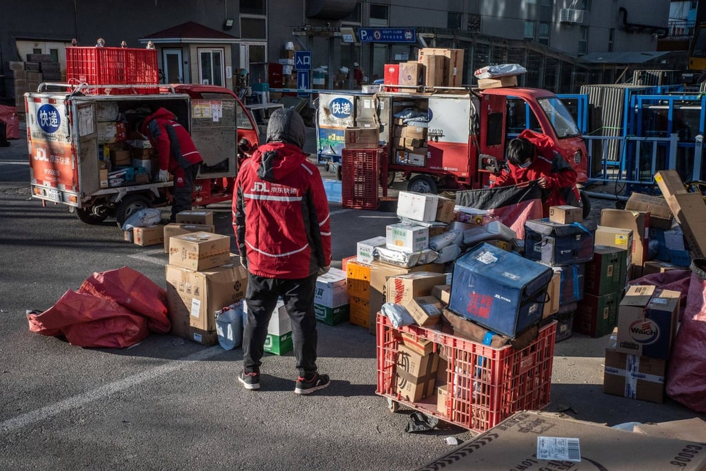 JD.com workers sort packages in Beijing on Thursday. Photo: Bloomberg JD.com workers sort packages in Beijing on Thursday. Photo: Bloomberg