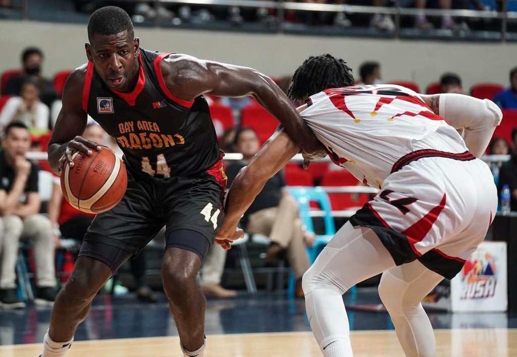 Andrew Nicholson in action against the San Miguel Beermen.