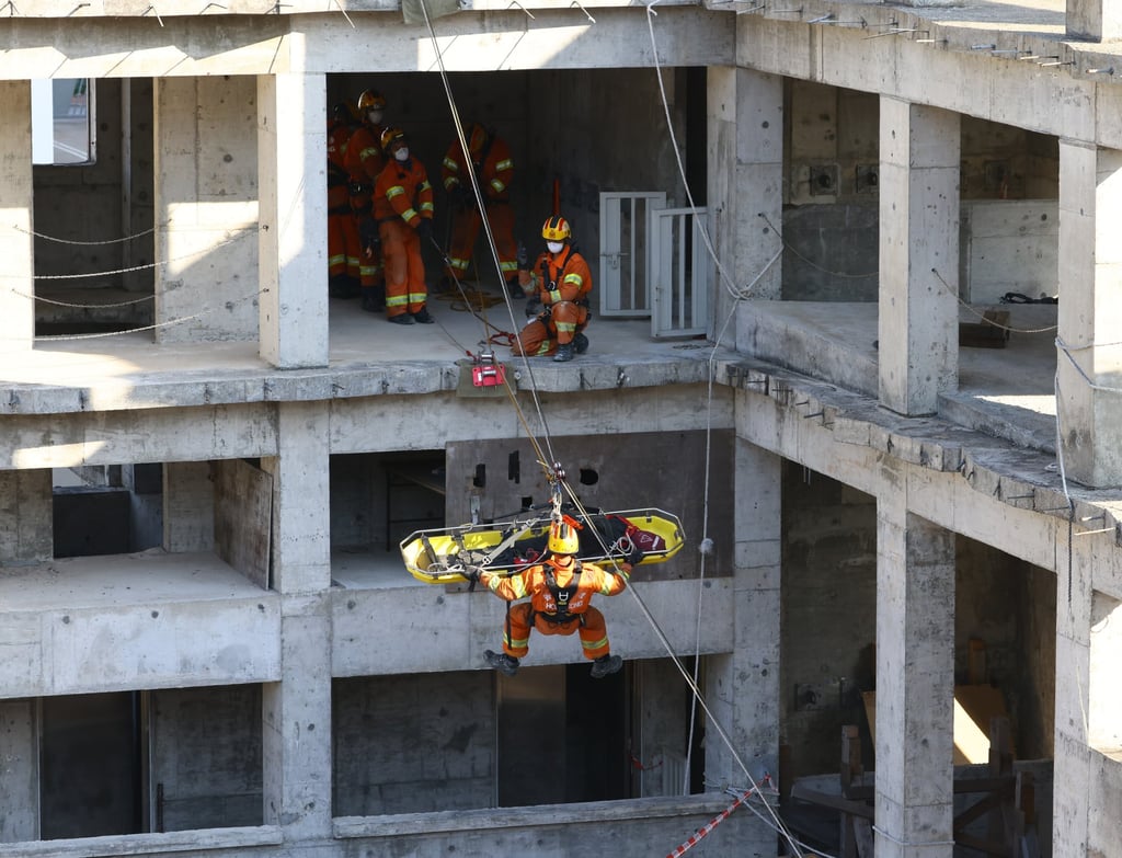 Hong Kong rescue teams simulate an urban extraction exercise. Photo: Dickson Lee Hong Kong rescue teams simulate an urban extraction exercise. Photo: Dickson Lee