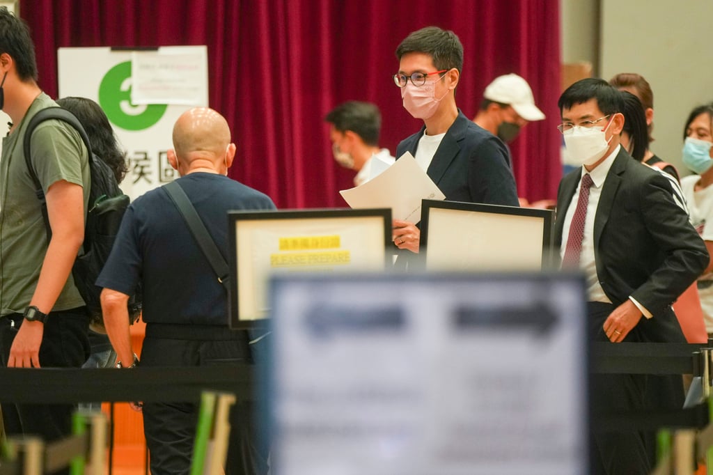 Legislator Johnny Ng Kit-chong (centre) queues for COVID-19 PCR Tests at Community Testing Centre at Leighton Hill Community Hall at Happy Valley. Photo: SCMP / Sam Tsang Legislator Johnny Ng Kit-chong (centre) queues for COVID-19 PCR Tests at Community Testing Centre at Leighton Hill Community Hall at Happy Valley. Photo: SCMP / Sam Tsang