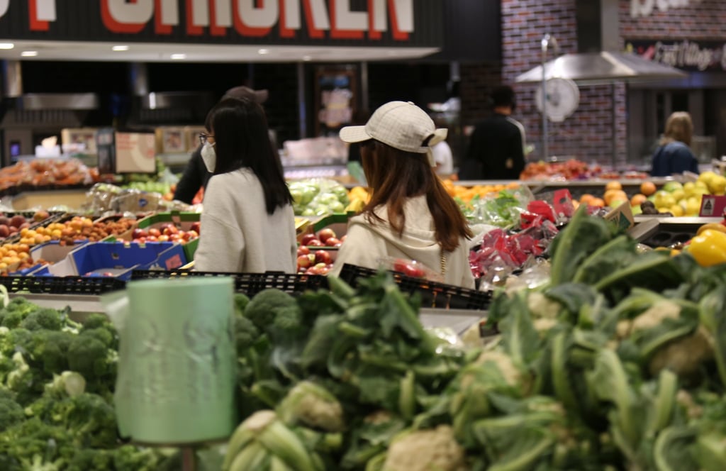 Customers at a supermarket in Sydney. The agent that contaminated baby spinach, prompting a recent national recall in Australia, has been identified as thornapple. Photo: Xinhua