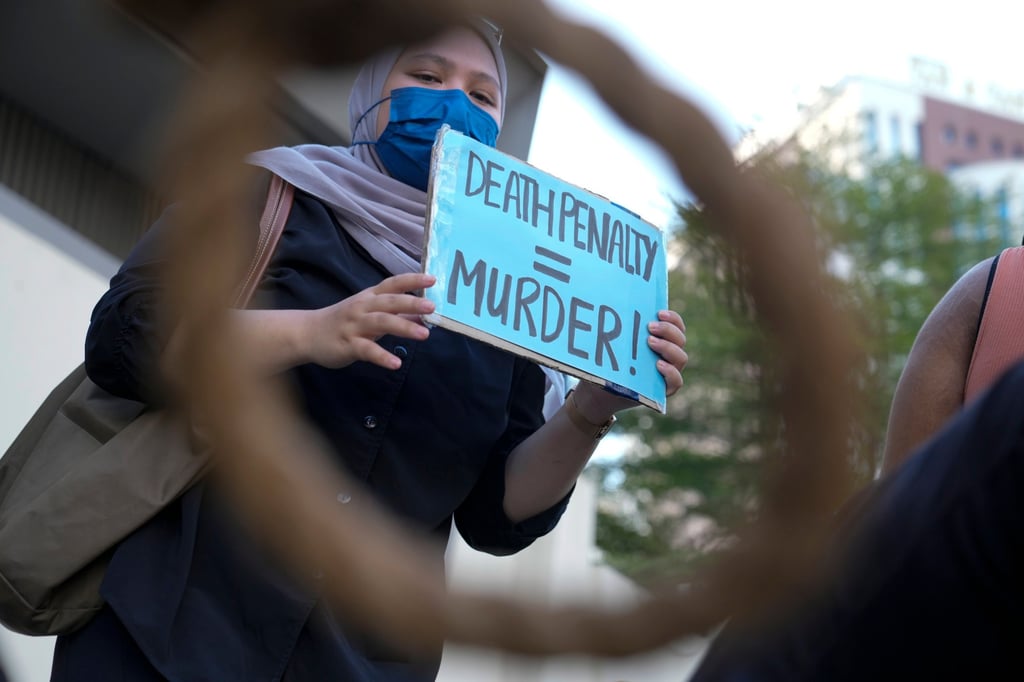 An activist holds a sign against the impending execution of Nagaenthran K. Dharmalingam outside the Singaporean embassy in Kuala Lumpur, Malaysia in April 2022. Photo: AP