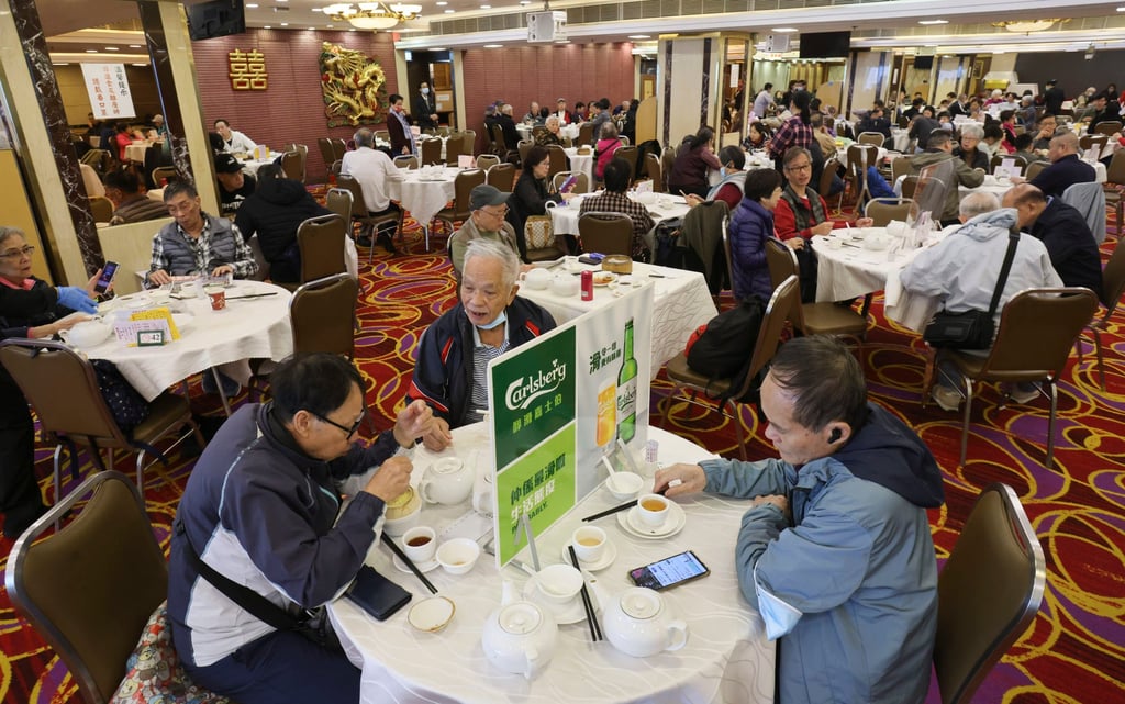 London Restaurant in Mong Kok, where dividers remain for some diners to give a sense of security. Photo: May Tse