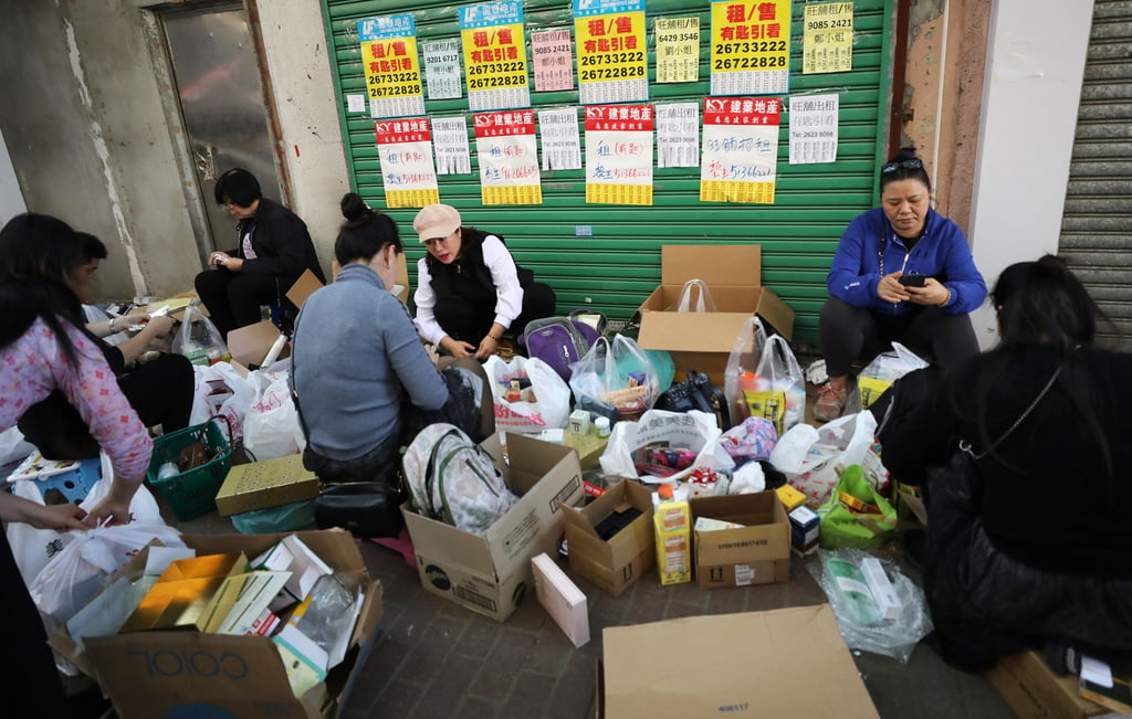 Tourists from the mainland with their shopping in Sheung Shui on January 4, 2020. Photo: Dickson Lee Tourists from the mainland with their shopping in Sheung Shui on January 4, 2020. Photo: Dickson Lee