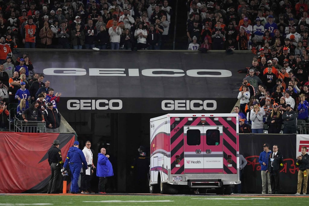 Fans look on as the ambulance leaves carrying Damar Hamlin. Photo: AFP Fans look on as the ambulance leaves carrying Damar Hamlin. Photo: AFP