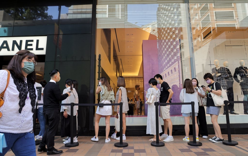 Shoppers form a line at the Ocean Centre shopping centre in Tsim Sha Tsui, Hong Kong to mark Chung Yeung Festival, a public holiday. Photo: Jelly Tse