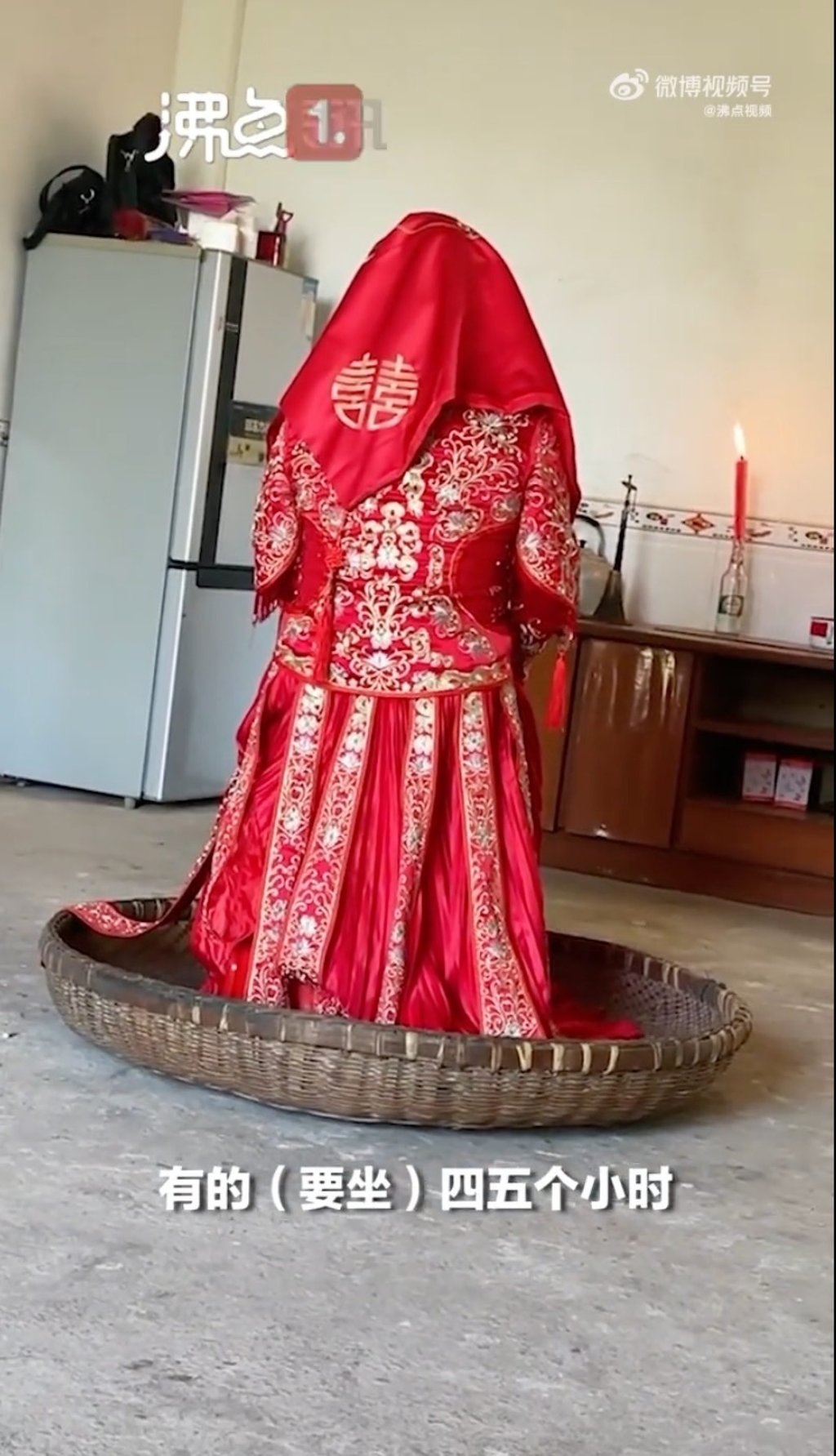 Hone her good temper : bride in China forced to sit still for 5 hours