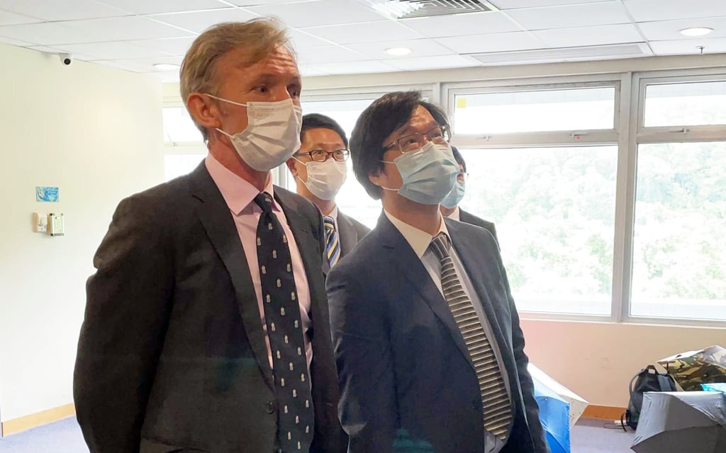 Dr Chan Siu-kim (right) with his defence lawyer. Photo: Cat Wang