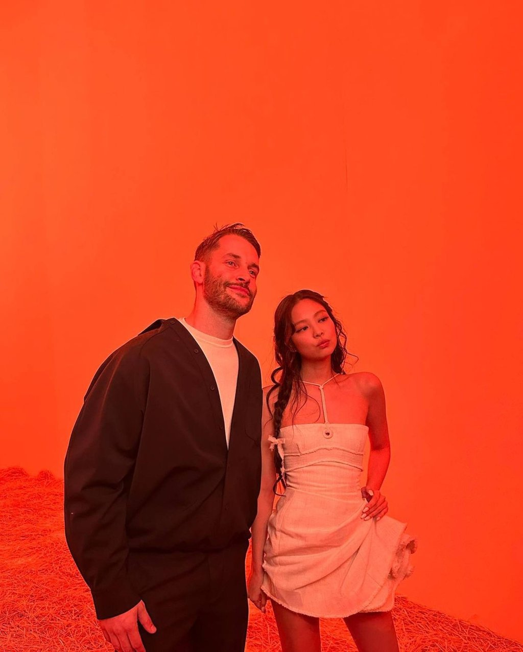 Blackpink’s Jennie posing with French fashion designer Simon Porte Jacquemus. Photo: @jennierubyjane/Instagram