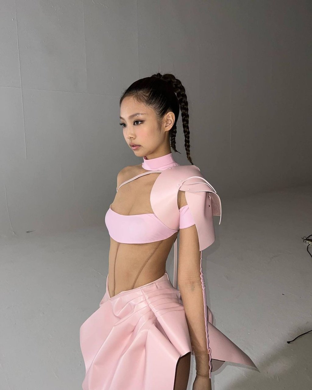 Jennie kim pink dress hotsell