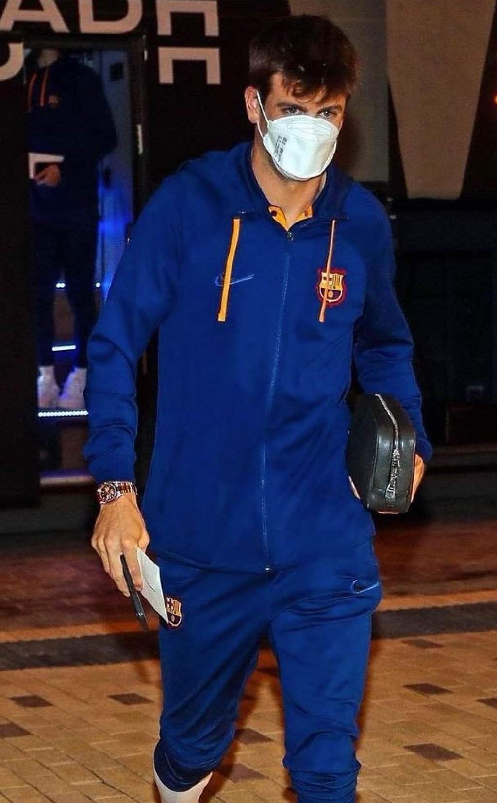 Gerard Piqué seen wearing a Rolex Rainbow Cosmograph Daytona. Photo: Celeb Watch Spotter/Facebook