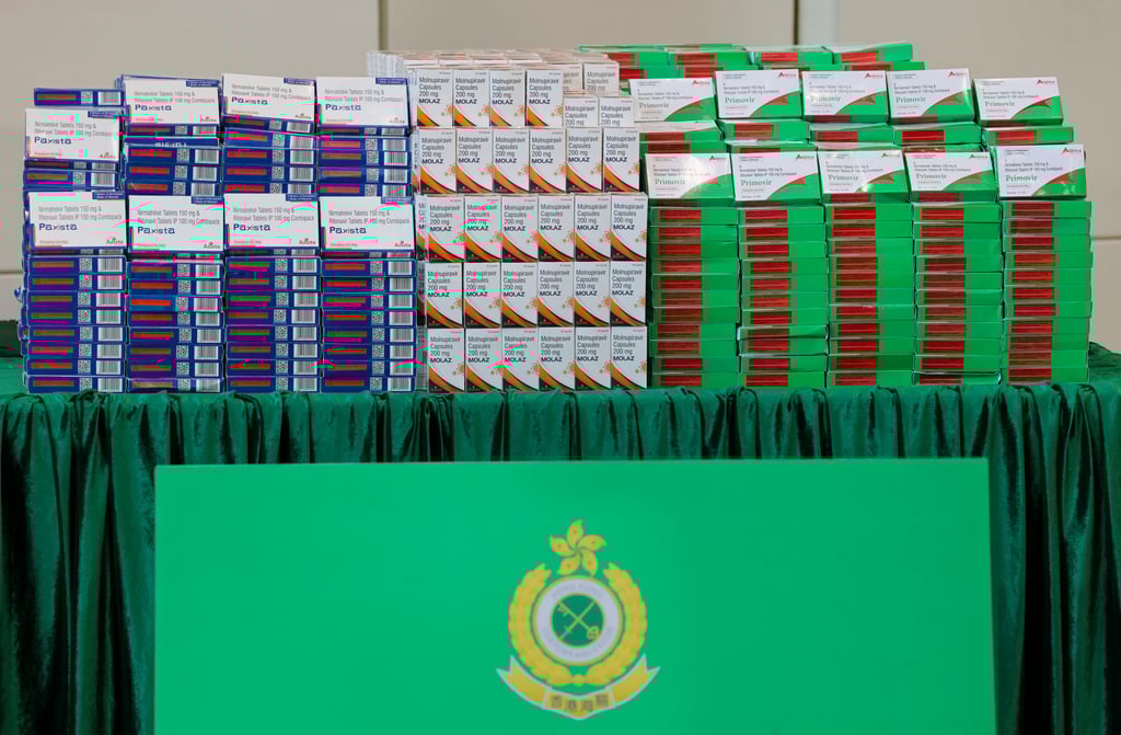 Customs displays the pills worth HK$7 million seized from two men at the airport. Photo: Jelly Tse