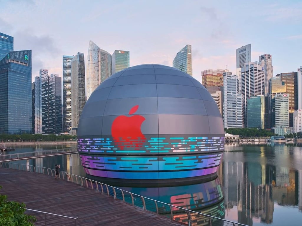 Singapore has a “floating” Apple store in its Marina Bay Sands development. Photo: @marinabaysands/Instagram