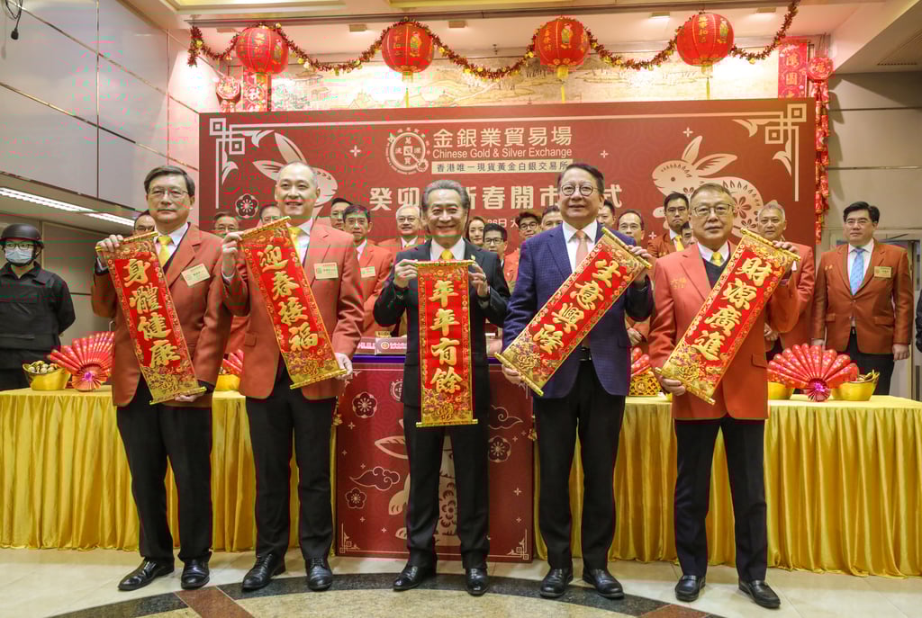 Chief Secretary Eric Chan Kwok-ki (fourth from left) and President of the Chinese Gold and Silver Exchange Society Haywood Cheung (centre) pose at the exchange in Sheung Wan, Hong Kong on January 26. Photo: Xiaomei Chen