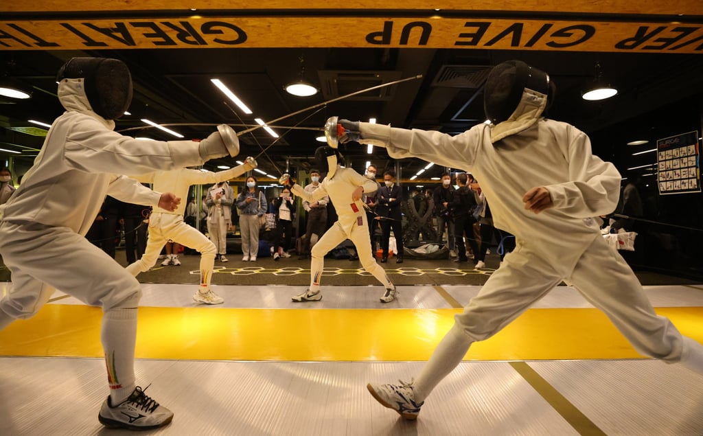 Students of HKTA The Yuen Yuen Institute No. 1 Secondary School take part in a training session at its new fencing centre. Photo: Nora Tam Students of HKTA The Yuen Yuen Institute No. 1 Secondary School take part in a training session at its new fencing centre. Photo: Nora Tam
