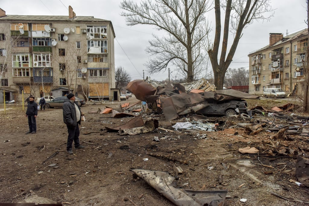 Local residents inspect the site of a Russian rocket strike in Kostyantynivka, Donetsk region, eastern Ukraine on Saturday. Photo: EPA-EFE Local residents inspect the site of a Russian rocket strike in Kostyantynivka, Donetsk region, eastern Ukraine on Saturday. Photo: EPA-EFE